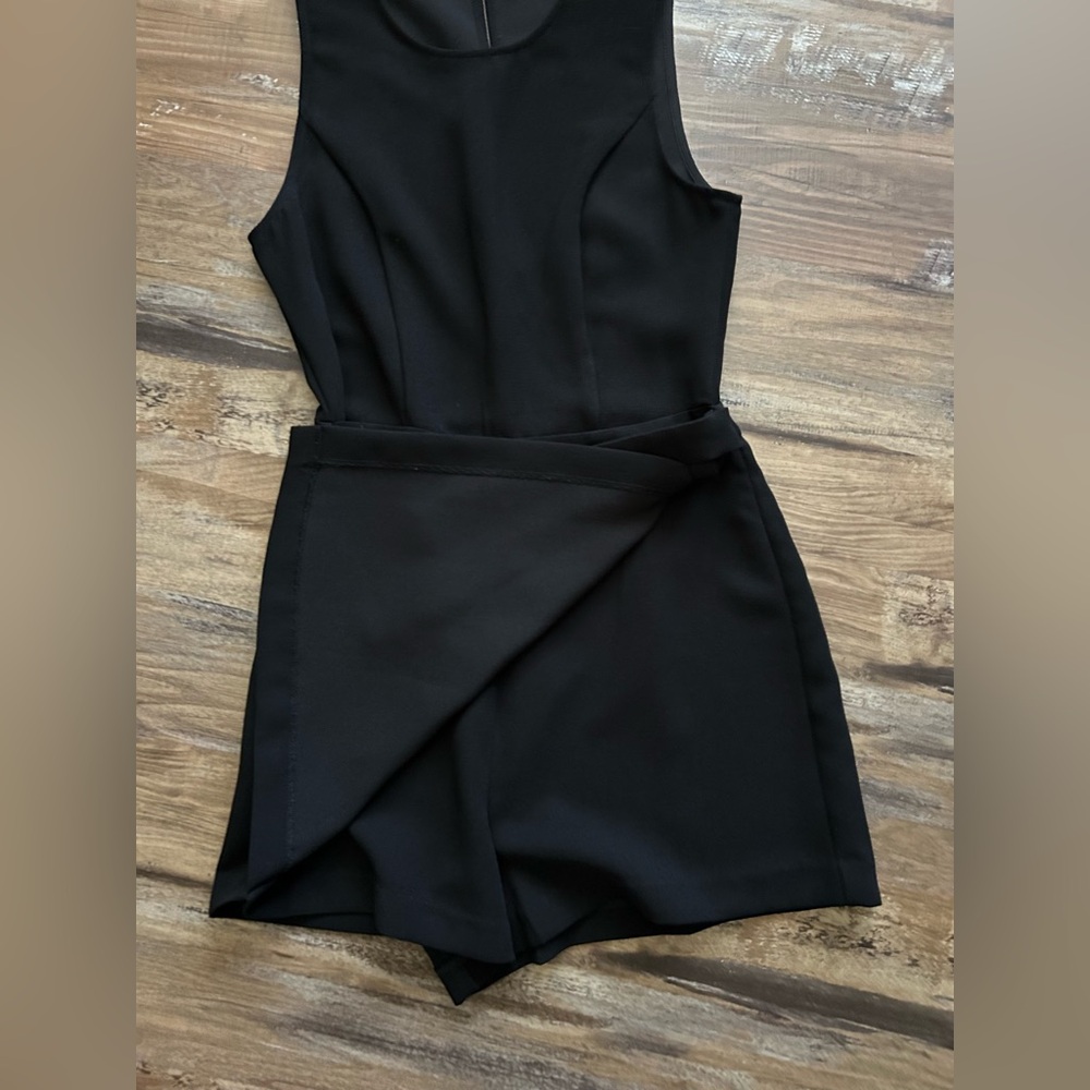 ▪️BCBG Romper Sz 2▪️